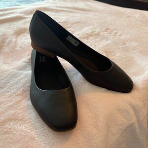 Toms Shoes Briella black leather flat, new no box Size 12
